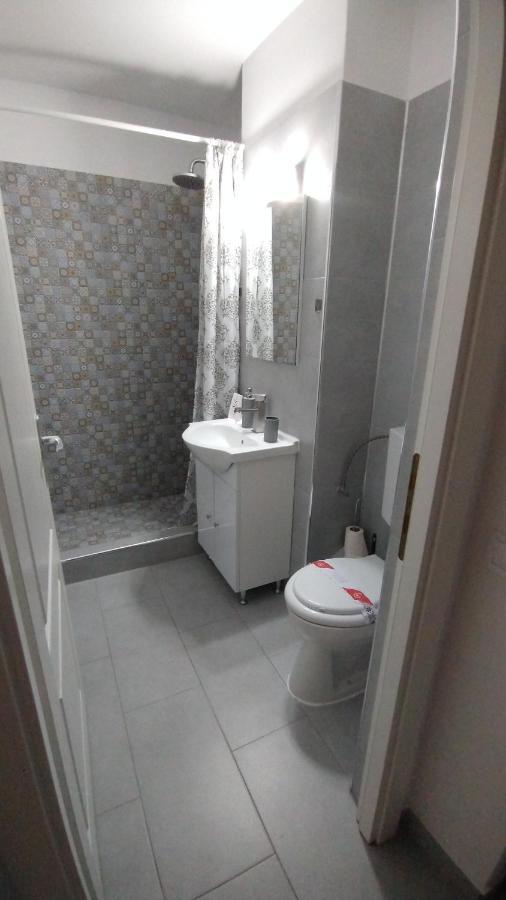 Ana Apartament Римніку-Вилча Екстер'єр фото